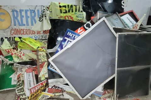 SEMMAM remove mais de 80 peças publicitárias irregulares em nova etapa da Operação Feira Mais Limpa