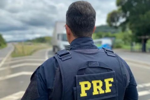 Central de Polícia julho 16, 2026 3:26 pm A Polícia Rodoviária Federal (PRF) em Feira de Sanata, está realizando ao longo desta semana a Operação Embarque Legal. A iniciativa tem como foco principal a fiscalização minuciosa do transporte rodoviário de passageiros, garantindo a segurança viária e a regularidade das viagens na região.  Na manhã de d